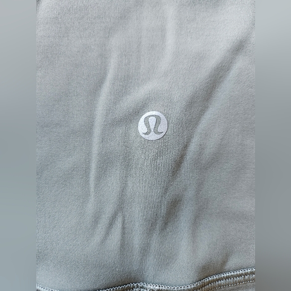 Lululemon Wunder Under Scalloped Hem High-Rise Crop 23", size: 4: Grey sage - Picture 2 of 4